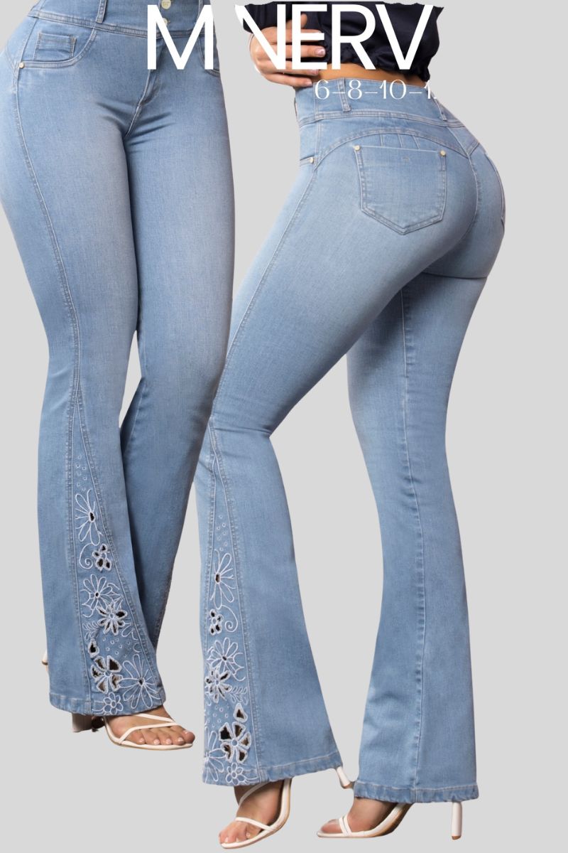 JEAN CON BORDADO FLORAL