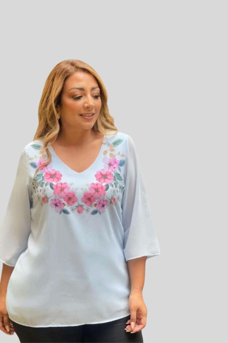 BLUSA CON ESTAMPADO EN FLORES